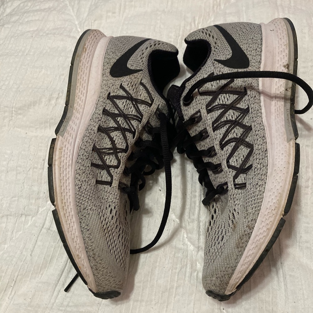 NIKE Zoom Pegasus 32 Size 8.5.